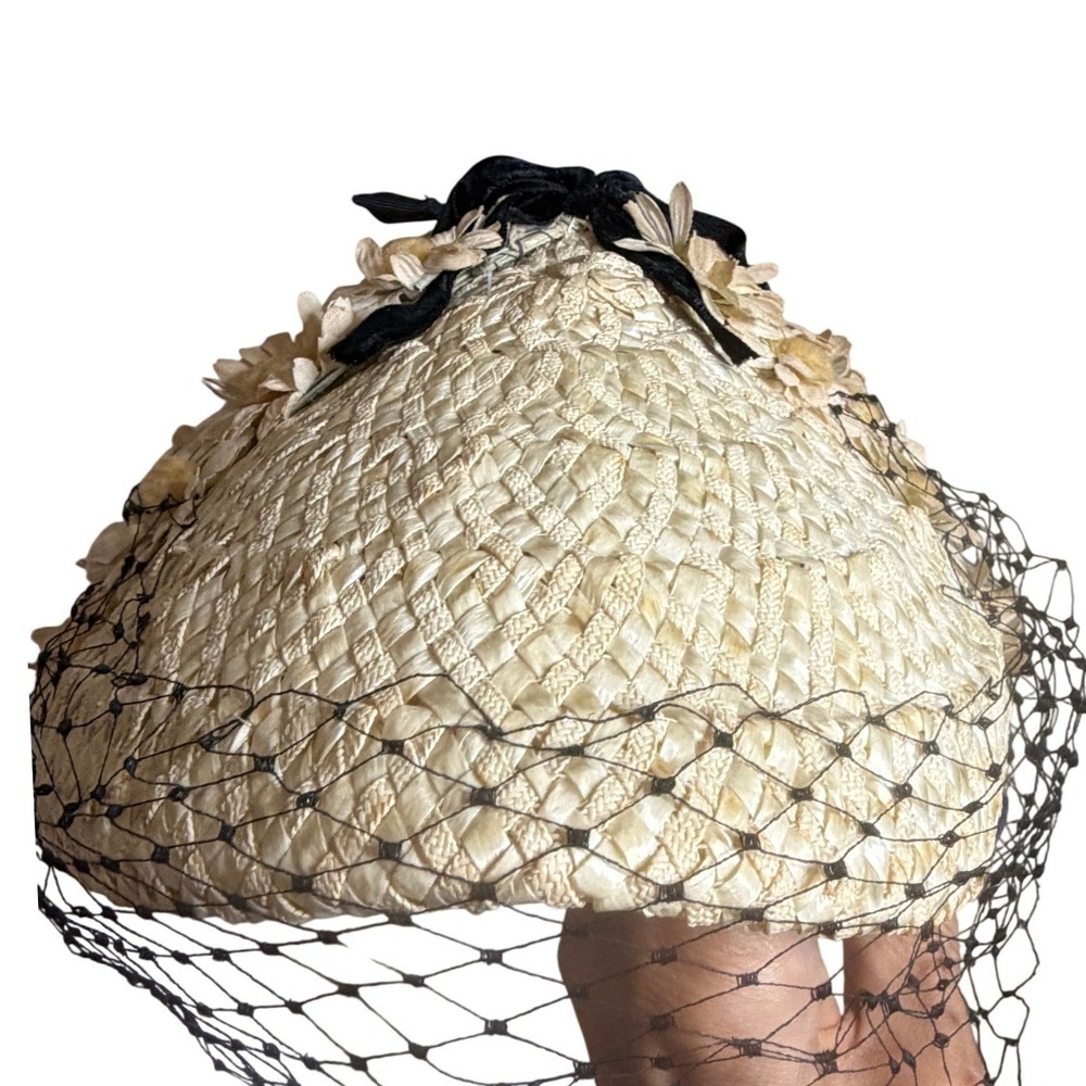 Vintage 1950s Straw Halo Hat Birdcage Veil Floral Trim MCM Cocktail Ransohoffs - Picture 13 of 16